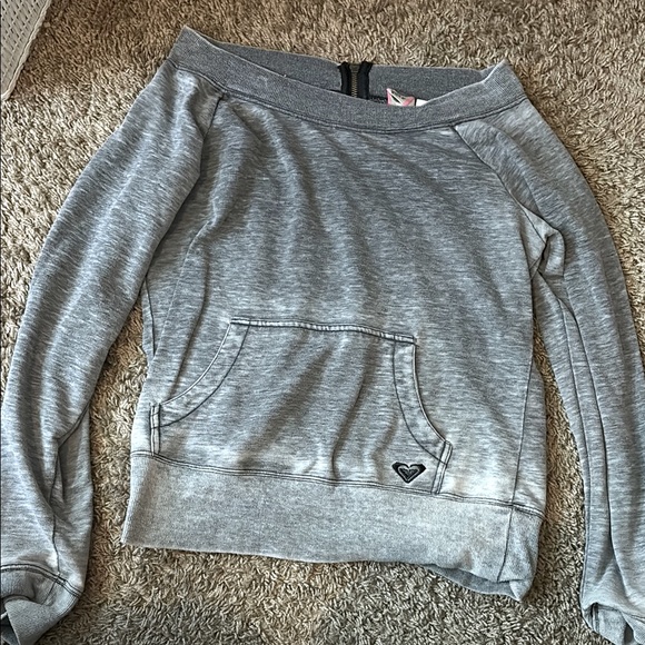 Roxy Gray Off-the-Shoulder Sweater🌺 - Picture 1 of 3